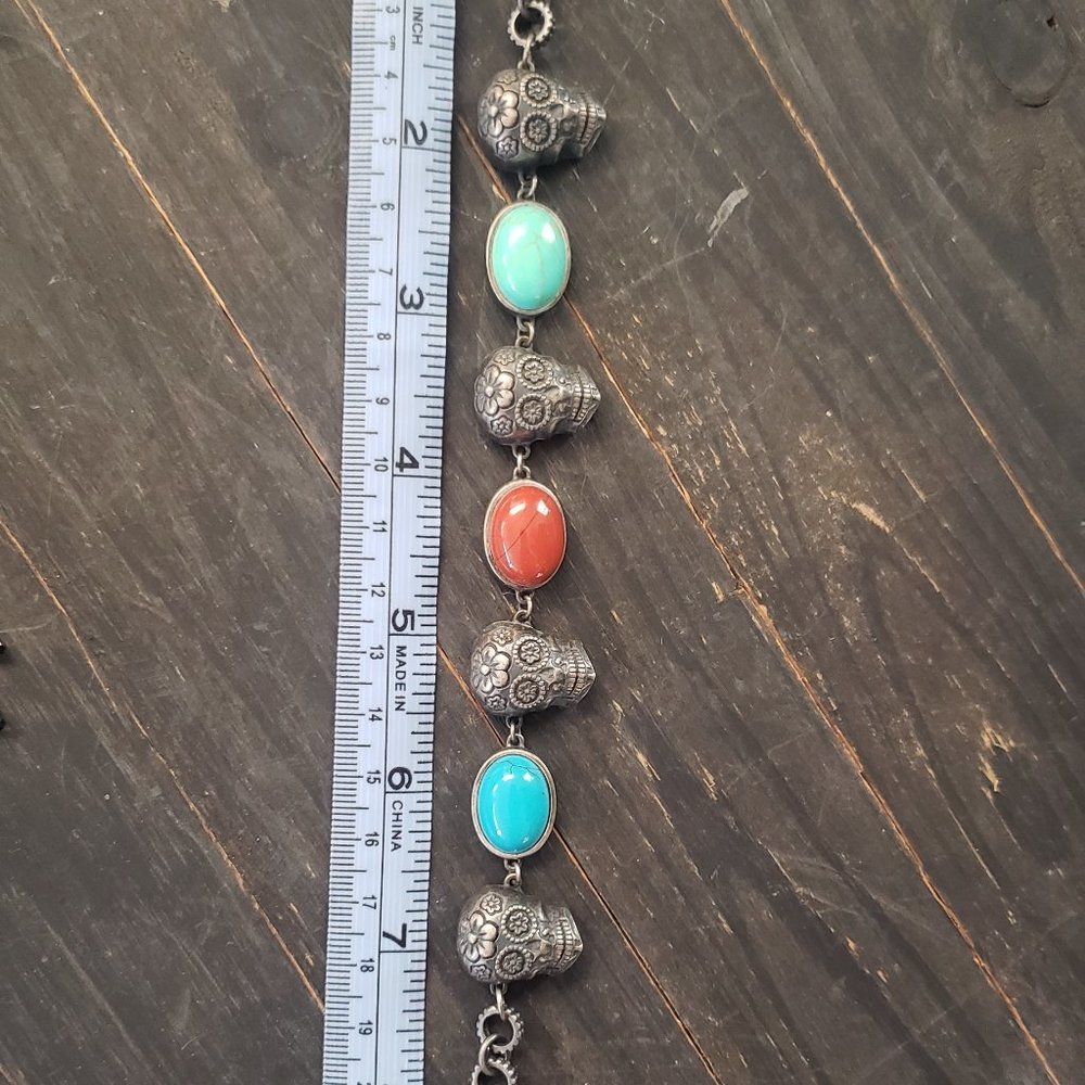 Skull and stone braclet